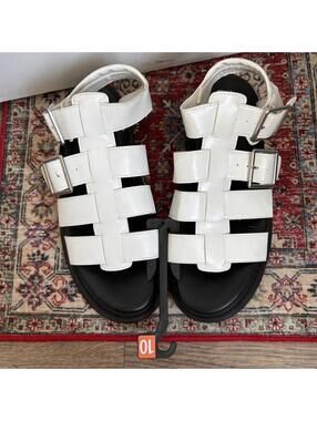 NEW WITH TAGS WHITE SANDALS